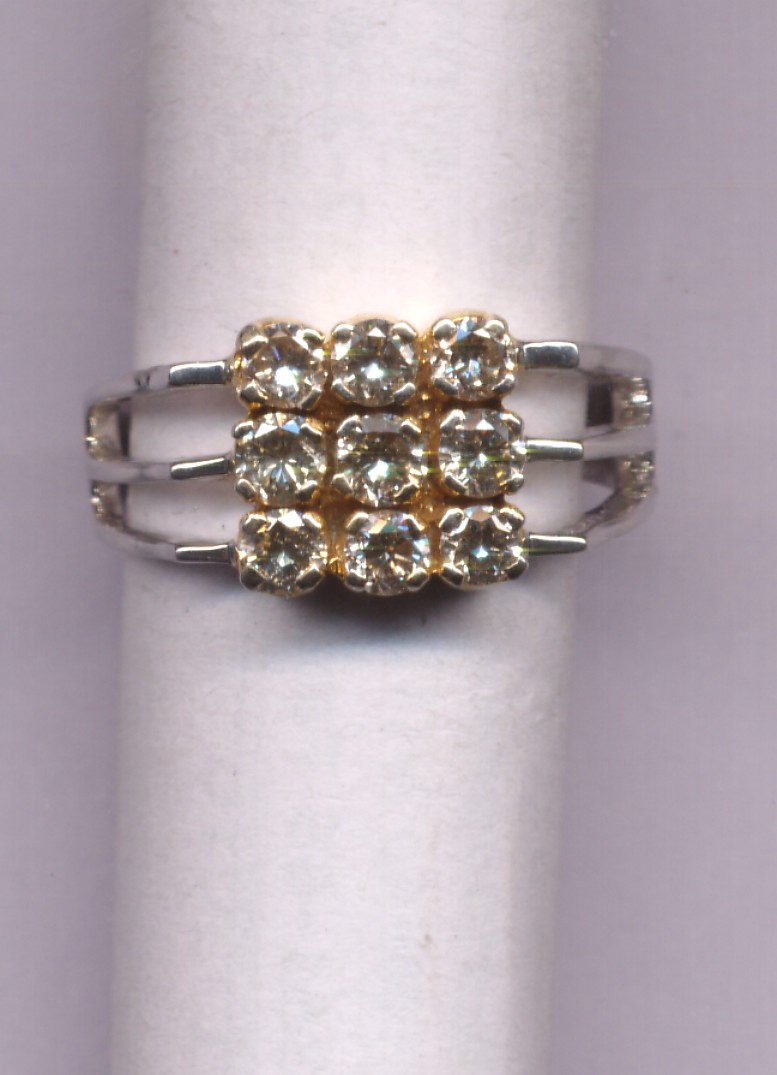 Beautiful18 Kt Gold  Natural Diamond Ring